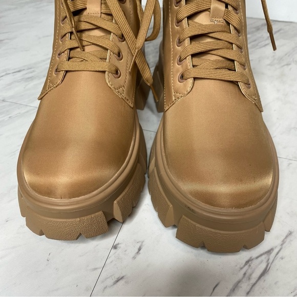 Steve Madden Thora Tan Chunky Lug Sole Lace Up Boot 9M - Picture 10 of 14